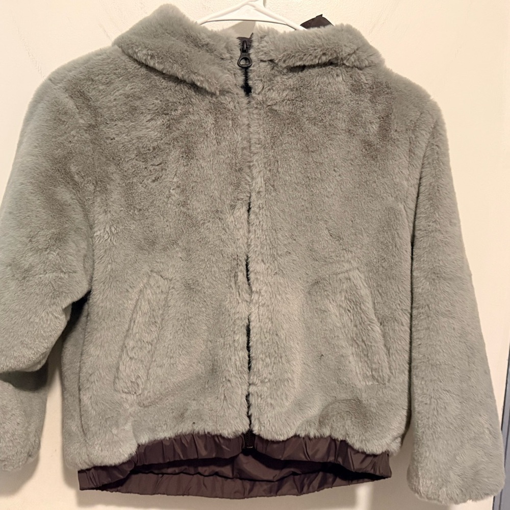 Zara faux fur hooded jacket featuring a ribbed hem and a front zipper